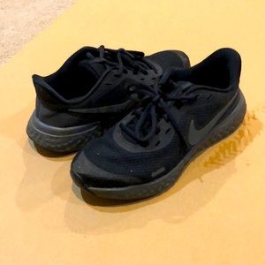 Nike revolution